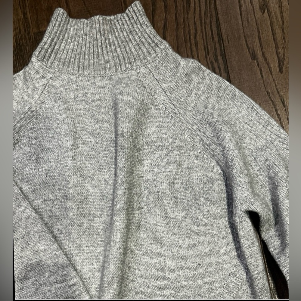 H&M Sweater - Picture 5 of 8